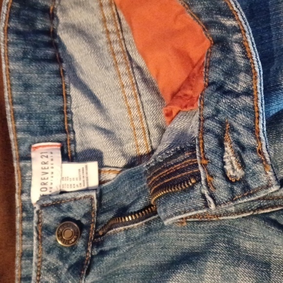 FOREVER 21 PREMIUM DENIM, SIZE 28 WOMENS SHORTS. - Picture 7 of 8